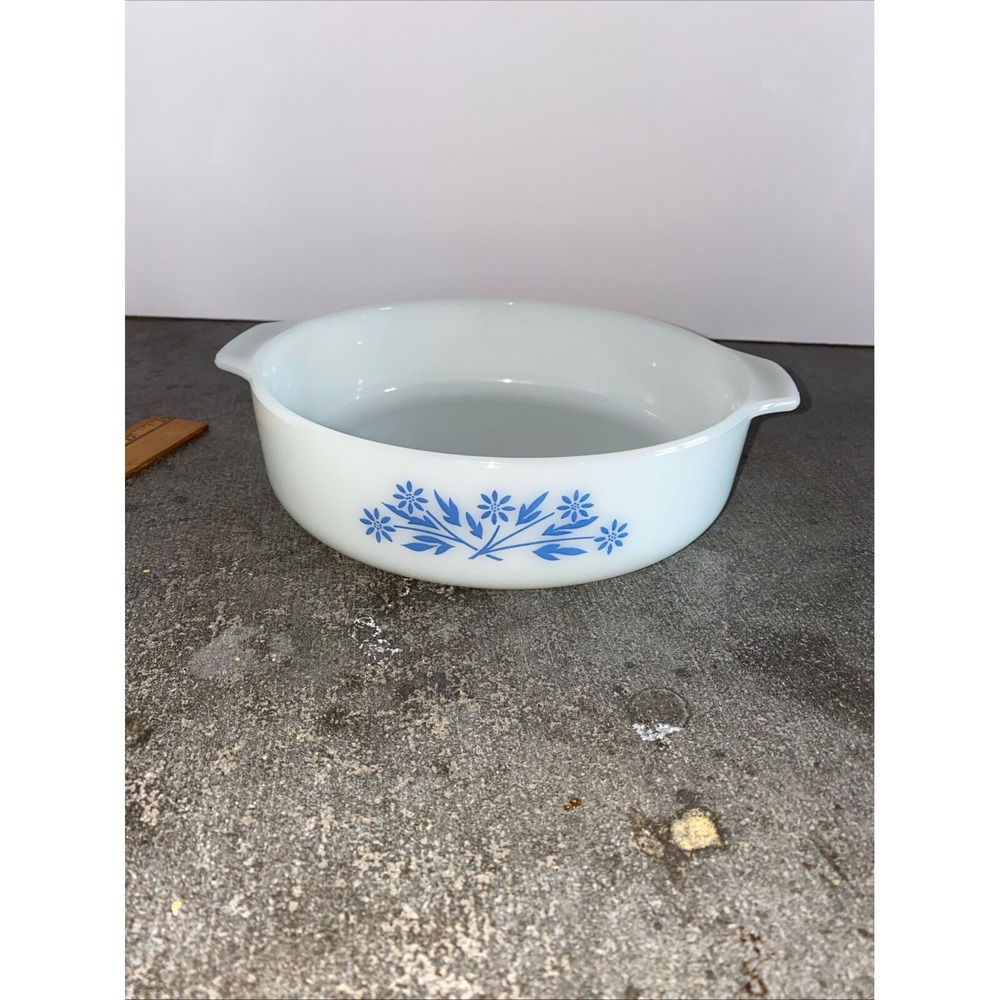 VTG Pyr-O-Rey Dynaware Blue Corn Flower Milk Glass Casserole Dish 8 1/2"